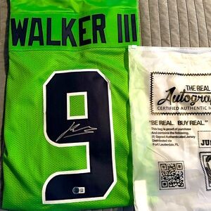 Kenneth Walker III autugraphed jersey.